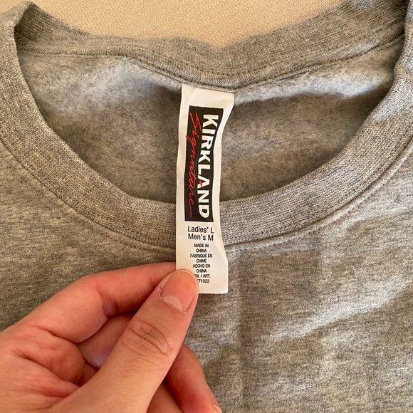 Costco Kirkland signature unisex sweater grey - Picture 2 of 4